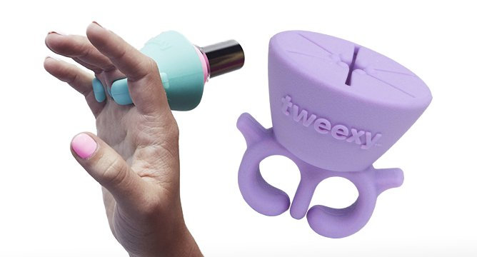 This Thing Lets You Wear Nail Polish as a Ring