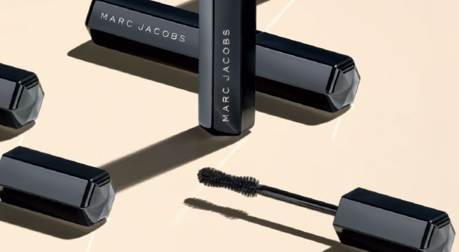 #TrendingNow: Marc Jacobs Velvet Noir Major Volume Mascara