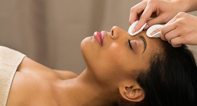 7 Expert Dermatologist Tips For Gorgeous Summer Skin