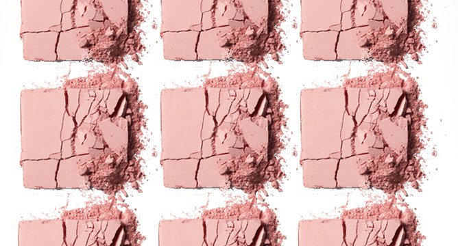 5 Household Items That Will Fix Broken Makeup