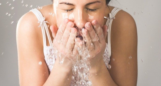 Why Jamsu Is Making All Your Fave Beauty Bloggers Dunk Their Faces In Water