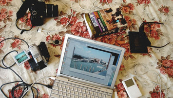 Gift Guide: For the Girl On the Go