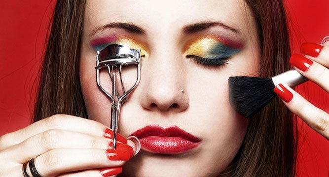 Peek Inside My Beauty Bag