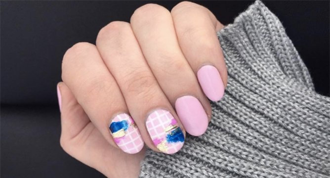 Insta Trend: Grid Nails