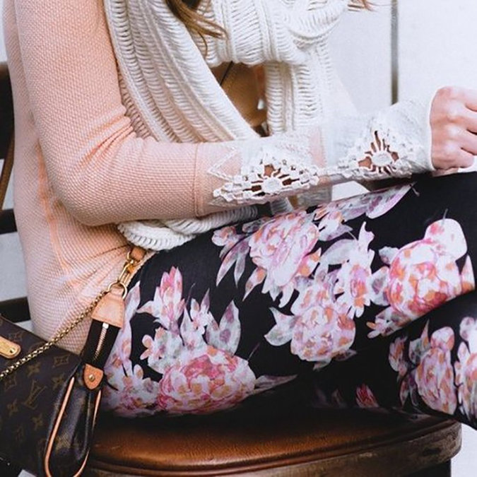 What to Wear With Bold Leggings