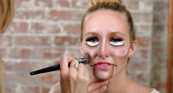 5 Minute Halloween Tutorial: The Puppet!