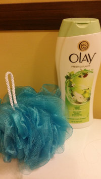 Photo of Olay Fresh Outlast Crisp Pear & Fuji Apple Body Wash uploaded by lauren h.