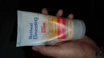 Photo of Neutrogena® Blackhead Eliminating Daily Scrub uploaded by Isabel G.