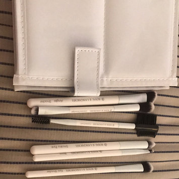 Photo of Royal Brush Moda - 7 Piece Beautiful Eyes Brush Set & Case - White (for Women) uploaded by Crystal M.