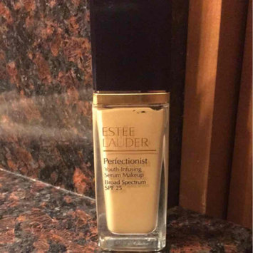 Photo of Estée Lauder Perfectionist Youth-Infusing Serum Makeup SPF 25 uploaded by Suelinn B.