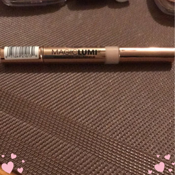 Photo of L'Oréal Paris MAGIC by Studio Secrets Magic Lumi Highlighting Concealer uploaded by Tammy M.