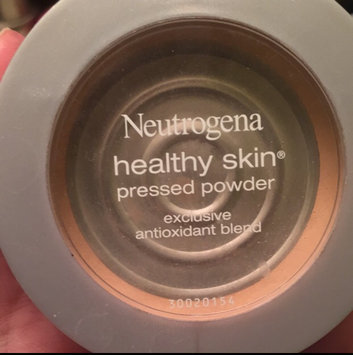 Photo of Neutrogena® Mineral Sheers Loose Powder Foundation uploaded by Kaykay H.