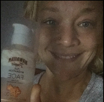 Photo of Hawaiian Tropic® Silk Hydration Weightless SPF 30 Face Sunscreen uploaded by Jennifer N.