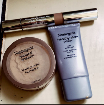 Photo of Neutrogena® Mineral Sheers Loose Powder Foundation uploaded by Myshella D.