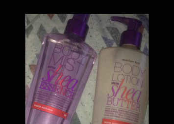 Photo of Victoria's Secret Shea Essence Warm Embrace Body Mist uploaded by Verónica S.