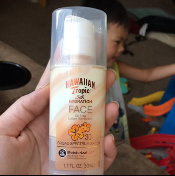 Photo of Hawaiian Tropic® Silk Hydration Weightless SPF 30 Face Sunscreen uploaded by Danielle W.