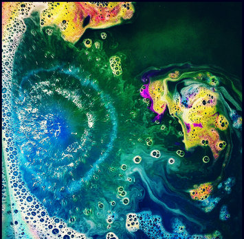 Photo of LUSH The Experimenter Bath Bomb uploaded by Courtney B.