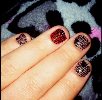 Photo of Sally Hansen® Salon Effects Nail Stickers uploaded by Kala M.