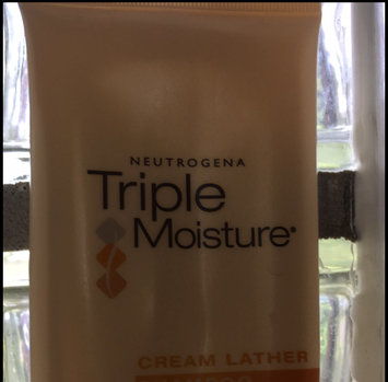 Photo of Neutrogena® Triple Moisture Cream Lather Shampoo uploaded by l V.