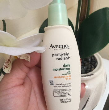 Photo of Aveeno® Positively Radiant Daily Moisturizer SPF 15 uploaded by Pilar G.