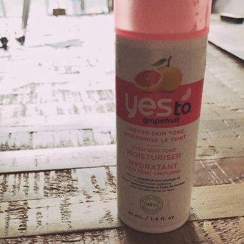 Photo of Yes To Grapefruit Even Skin Tone Moisturizer with SPF 15 uploaded by Larissa L.