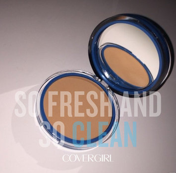 Photo of COVERGIRL Clean Matte Pressed Powder uploaded by Adrilyn G.