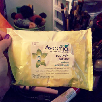 Photo of Aveeno® Active Naturals Positively Radiant Makeup Removing Wipes uploaded by CinDy G.