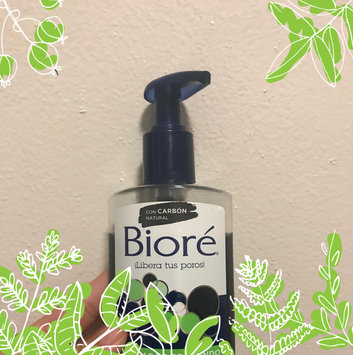 Photo of Bioré Charcoal Acne Clearing Cleanser uploaded by 💄ruby💋 P.