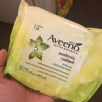 Photo of Aveeno® Active Naturals Positively Radiant Makeup Removing Wipes uploaded by Davi H.