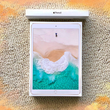 Photo of Apple iPad Pro 10.5-inch - 256GB - Gold uploaded by Roxanne Y.