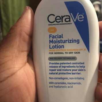 Photo of CeraVe AM Facial Moisturizing Lotion uploaded by Janilia 👑.