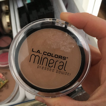 Photo of L.A. Colors Mineral Pressed Powder uploaded by Tania B.
