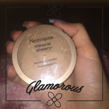 Photo of Neutrogena® Mineral Sheers Loose Powder Foundation uploaded by Heather F.