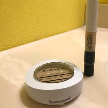 Photo of COVERGIRL Vitalist Healthy Setting Powder uploaded by Brittany G.