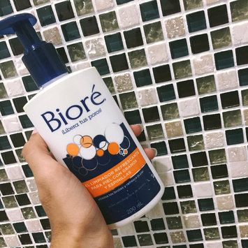 Photo of Bioré Charcoal Acne Clearing Cleanser uploaded by @LizaNúñez N.