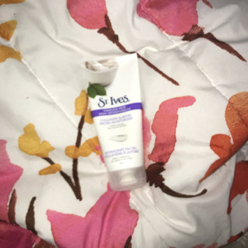 Photo of St. Ives Renewing Collagen Elastin Moisturizer uploaded by Aali B.