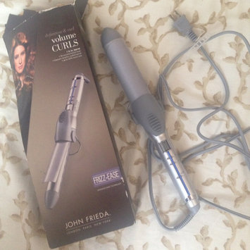 Photo of John Frieda® Volume Curls 1 ½” Curling Iron uploaded by Vero M.