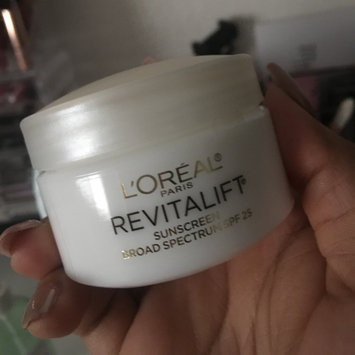 Photo of L'Oréal Paris RevitaLift Anti-Wrinkle + Firming Day Cream SPF 18 uploaded by Yadira M.