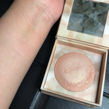 Photo of Urban Decay Naked Illuminated Shimmering Powder for Face and Body uploaded by Rocio V.