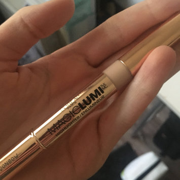 Photo of L'Oréal Paris MAGIC by Studio Secrets Magic Lumi Highlighting Concealer uploaded by Tashia P.