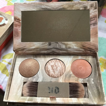 Photo of Urban Decay Naked Illuminated Trio Shimmering Powder for Face and Body uploaded by Danielle B.