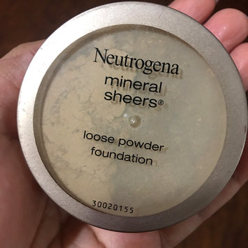 Photo of Neutrogena® Mineral Sheers Loose Powder Foundation uploaded by Sharon G.