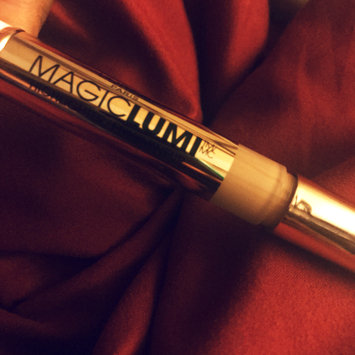 Photo of L'Oréal Paris MAGIC by Studio Secrets Magic Lumi Highlighting Concealer uploaded by Christina G.