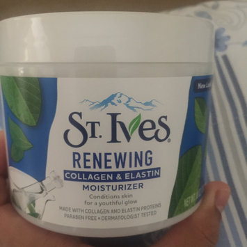 Photo of St. Ives Renewing Collagen Elastin Moisturizer uploaded by Estefania V.