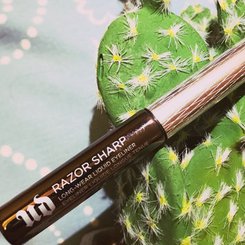 Photo of Urban Decay Razor Sharp Water-Resistant Longwear Liquid Eyeliner uploaded by Zoviya M.