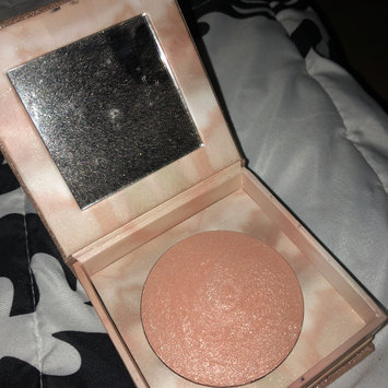 Photo of Urban Decay Naked Illuminated Shimmering Powder for Face and Body uploaded by Nataly R.