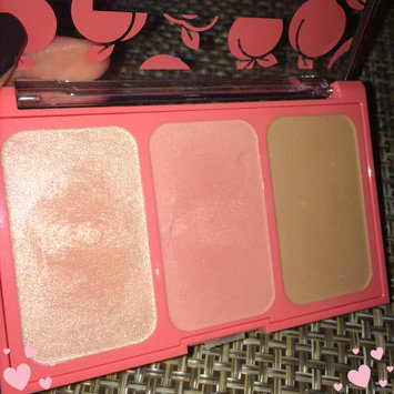 Photo of COVERGIRL Peach Punch Highlighter Palette uploaded by Charlene V.