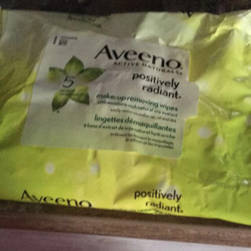 Photo of Aveeno® Active Naturals Positively Radiant Makeup Removing Wipes uploaded by Mindy R.