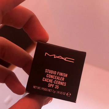Photo of M.A.C Cosmetics Studio Finish SPF 35 Concealer uploaded by Perla V.