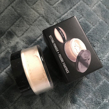 Photo of Kat Von D Lock-it Setting Powder uploaded by Bruna P.